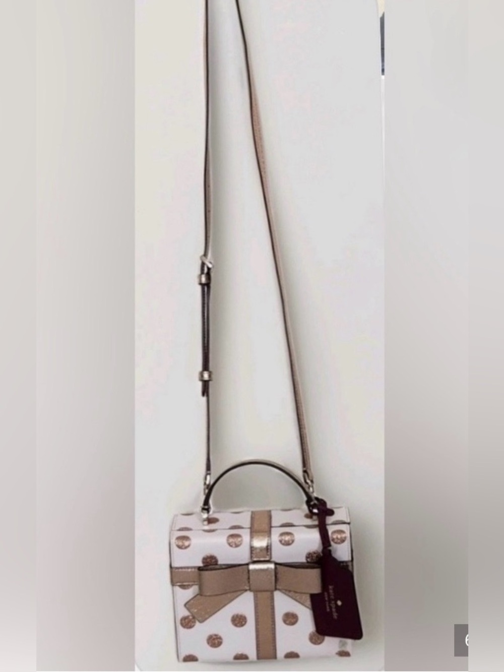 kate spade
NEW/ Kate Spade/ White & Gold Polka Dot Bow Mini Box Bag - Picture 3 of 5
